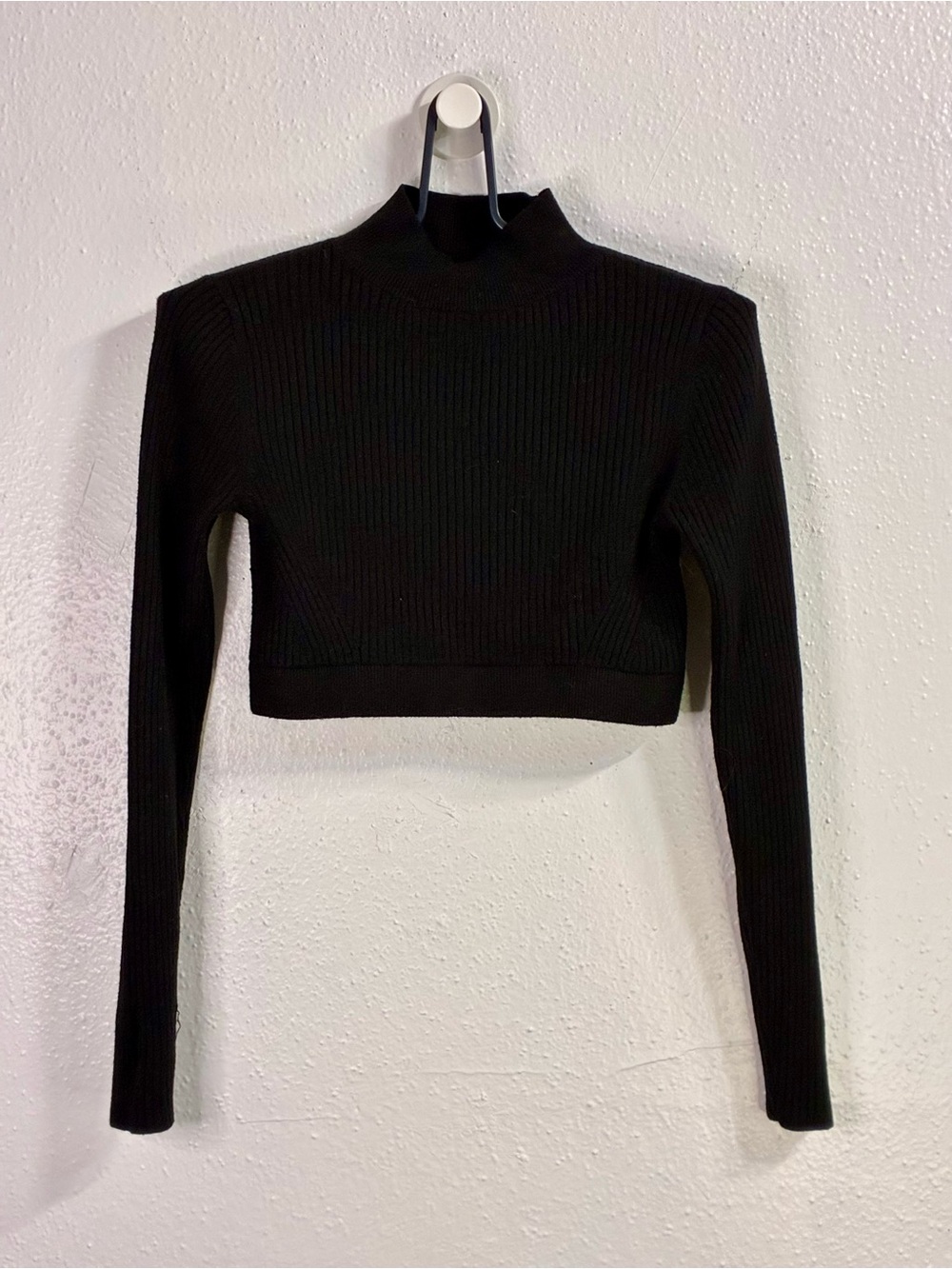 Wild Fable ribbed mock neck long-sleeve crop top in black sz.M